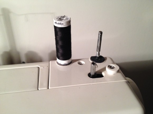 Einen zweiten Garnhalter! In Metall!