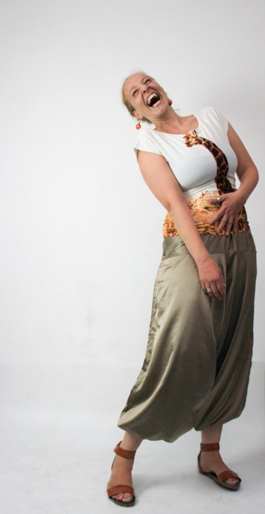 Shirt: Fabrari (inklusive großer Freude aufgrund erfolgreicher Verkuppelung von Fabrari und der Piratin),  Hose: von der Piratin selbst  Lachanfall: Keine Ahnung mehr, warum. 